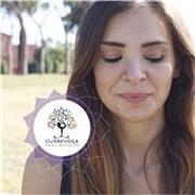 Insegnante di Yoga con oltre 500 ore di formazione, guido lezioni di Hatha Yoga a Roma e online per adulti