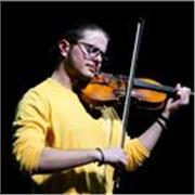 Offro lezioni di violino, pianoforte, e materie teoriche musicali