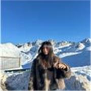 Profesora de Matemáticas, imparte clases tanto presenciales (en biblioteca) como Online enfocada en primària y ESO