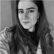 Sono Alessia e sono una studentessa e docente precaria nelle scuole di infanzia e primaria di un istituto in provincia di Roma