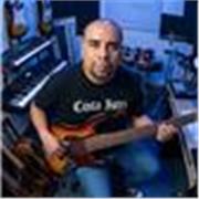 Maestro en Música colombiano con experiencia en la enseñanza de niños y jóvenes. Ofrezco clases personalizadas