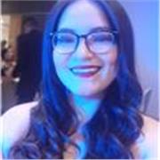 Trabaja como niñera ayudando con las tareas escolares