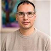 Licenciado en psicología con más de 14 años de experiencia en intervención comunitaria en salud mental. 
