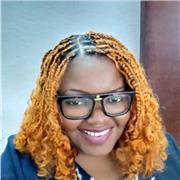 Professeur particulier donne cours de français aux étudiants ayant des difficultés à s’exprimer correctement en français