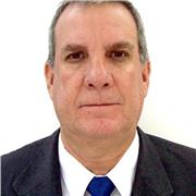 Tutor de matemáticas que enseña a niños de todas las edades