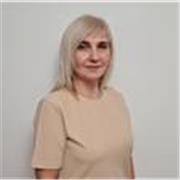 Englischlehrerin, die Kinder und Teenager aller Altensgruppen unterrichtet. Seit 5 Jahre arbeite ich online .