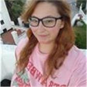 Soy una joven que ama los niños, puedo cuidar y ayudar a mantenerlos activos en juegos y diversión.