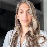 Entrenadora Personal y Coach de Bienestar, especializada en fitness, entrenamiento personalizado y nutrición deportiva.