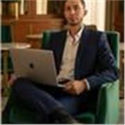 Intructor de oratoria para todas las edades y perfiles con un enfoque realista y practico. 