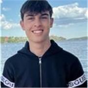 Soy estudiante aun, el año que viene entraré a bachiller de economía. Se hablar Español, Francés y con bases de Inglés.