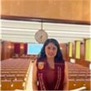 Profesor de matemáticas que imparte clases a niños de todas las edades