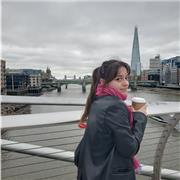 Etudiante en anglais voulant devenir enseignante, j'aimerais commencer à apprendre le métier en aidant des élèves à progresser.