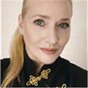 Profesional con experiencia en dirección de marketing y marketing digital en agencia y grandes empresas