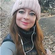 Diplomata in lingue, molteplici diplomi di corsi frequentati 'advanced level' impartisce lezioni private a studenti medie/superiori. Disponibile solo in certi giorni