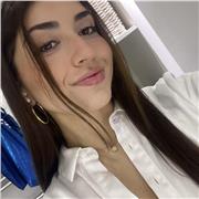 Me llamo María. Soy psicóloga recién graduada. Me defino como una persona postiva y responsable.