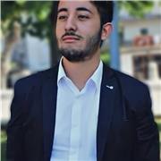 Docente di spagnolo impartisce lezioni per studenti di liceo ed istituti tecnici professionali