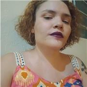 Professora de ciências, aulas presenciais e remotas para crianças entre 10 e 14 anos