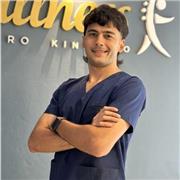 Lic. en Kinesiología y Fisiatría, estudiando la maestría de Osteopatía en Valencia.