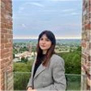 I’m Elisa, I’m 22 years and I’m a student of International Economics. I can speak French, Spanish and English