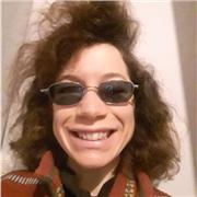 Ancienne comédienne intervenante de théâtre propose d'apprendre le français facilement en s'amusant.