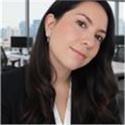 Profesora de inglés con modalidad de aprendizaje interactivo, aprende haciendo