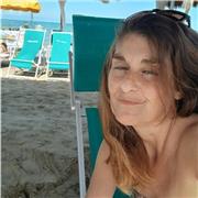 Liceo classico e 3 anni di lingue e letterature lare dinamica molto seria vissuta all'estero con esperienza nel campo