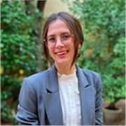Profesora de inglés imparte clases por las tardes