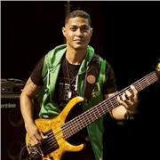 Ofrezco clasesvirtuales y presenciales (en el domicilio) 
de Guitarra, Bajo eléctrico, Ukelele. además todo lo referente