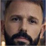 Ich unterrichte Englisch und Französisch mit Schwerpunkt auf praxisnaher Kommunikation und sicherer Sprachvermittlung. Dabei gehe 