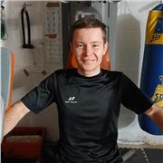 Transforme ton corps depuis chez toi ! Avec mes séances de sport, plus d'excuses pour ne pas bouger.