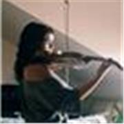 Profesora de violín con más de 10 años de experiencia imparte clases particulares o colectivas a personas de todas las edades