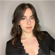 Studentessa universitaria di lingue con certificazione Cambridge CAE livello C1