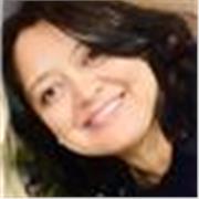 A través de la práctica cotidiana en sitio hablar español preferiblemente para extranjeros