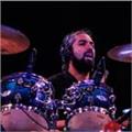 Profesor de batería con más de 20 años de experiencia enseñando y tocando en vivo, con métodos pedagógicos. whatsapp