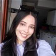 Laureata in comunicazione sociale, con esperienza in lezioni di spagnolo e appassionata di lingue per giovani e adulti. 