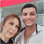 Profesor de religión imparte clase para todas las edades