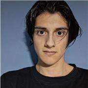 Estudiante de ingeniería da clases a alumnos hasta enseñanza media