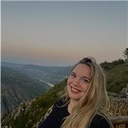 Profesora de letras a niños de todas las edades