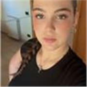 Chica de 18 años con titulo de Bachillerato con buenas calificaciones, y comenzando a estudiar Educación Primaria, imparte clases