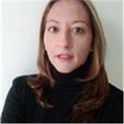 profesora de sociales con apoyo en procesos de interpretación textual y preparación para pruebas