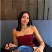 Profesora de biología apta para todos los estudiantes desde primaria hasta bachillerato.