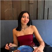 Profesora joven de inglés para alumnos que necesitan un apoyo extra. He vivido durante un año en londres y me encantan los niños