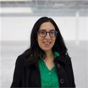 Insegnante laureata, con 15 anni di esperienza nell'insegnamento e il CELTA, impartisce ripetizioni di inglese ad adulti e bambini