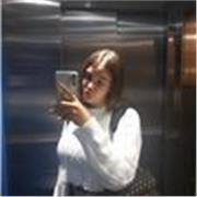 Profesora de Matemáticas y apta para los estudiantes de primaria y la ESO.