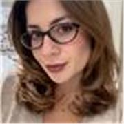 Sono laureata in lingue per la comunicazione e la cooperazione internazionale ed ho accumulato negli anni anche l’esperienza di supplente di inglese