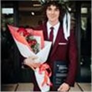 Offro programmazioni di allenamento contro resistenze, che siano effettuati in sala pesi o a corpo libero