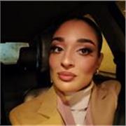 Soy niñera desde hace 5 años y doy clases de canto a niñ@s también .