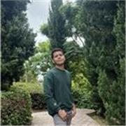 Joven enérgico con ganas de trabajar y darlo todo por los niños en crecimiento.