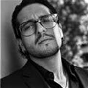 Profesor de Cine y Audiovisual con experiencia en realización, fotografía, edición y narrativa visual.