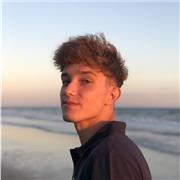 Imparto clases a niños de educación infatil o primaria en las asignaturas que requiera, además de ofrecer cuidado, responsabilidad y atención.